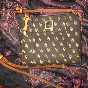Authentic Dooney & Bourke crossbody purse